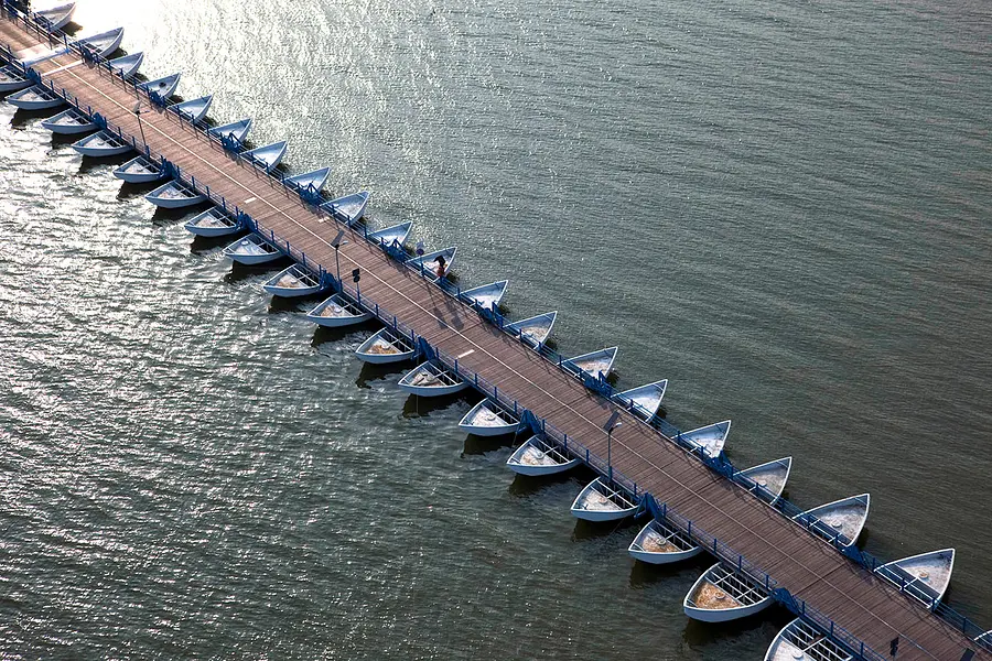 Damsel's Po: the Santa Giulia barge bridge.