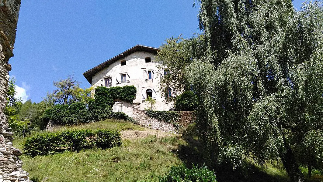 Vigolo Castle, from fortress to residence