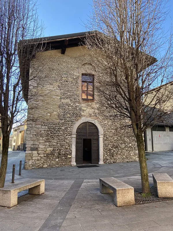 La pequeña iglesia de San Sebastiano en Nembro