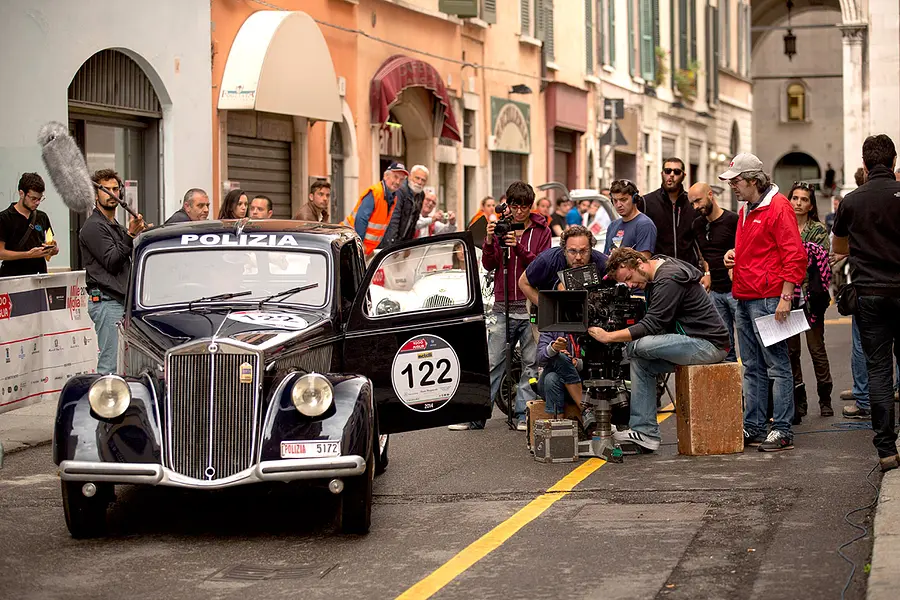 Italy in the movies: Piazza Vittoria and "Rosso Mille Miglia"