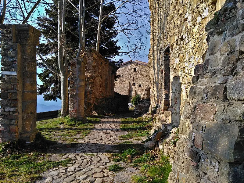 Bajardo and the remains of the Romanesque church of San Nicolò