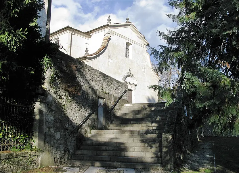 Iglesia parroquial de San Daniele en el castillo