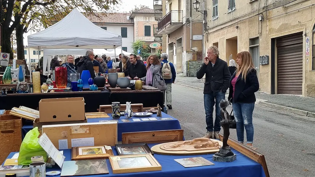 Antiquitäten- und Gebrauchtwarenmarkt