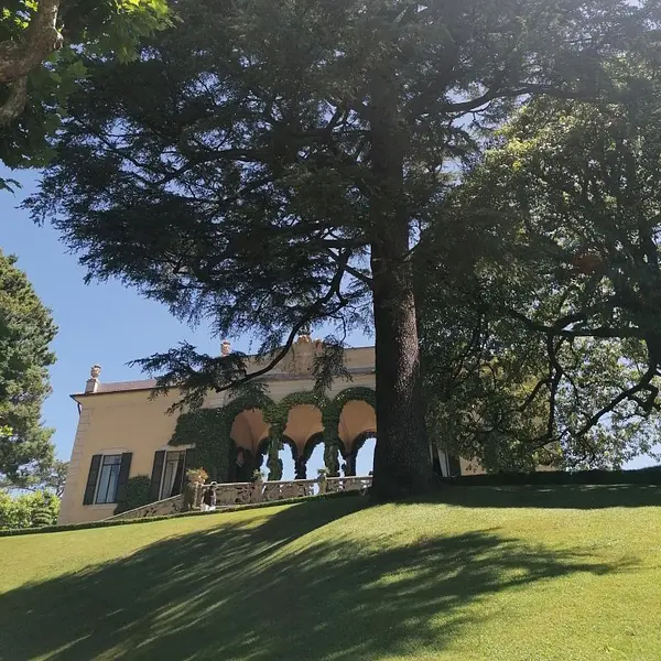 Die Villa del Balbianello und der Greenway: eine Route durch Natur und Architektur