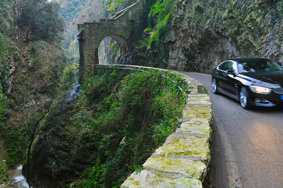 Gardesan thrills: the Road of the Gorge