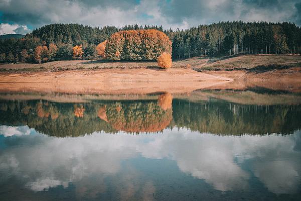 Passer Lake: Enchanting Views In Taverna, Cz