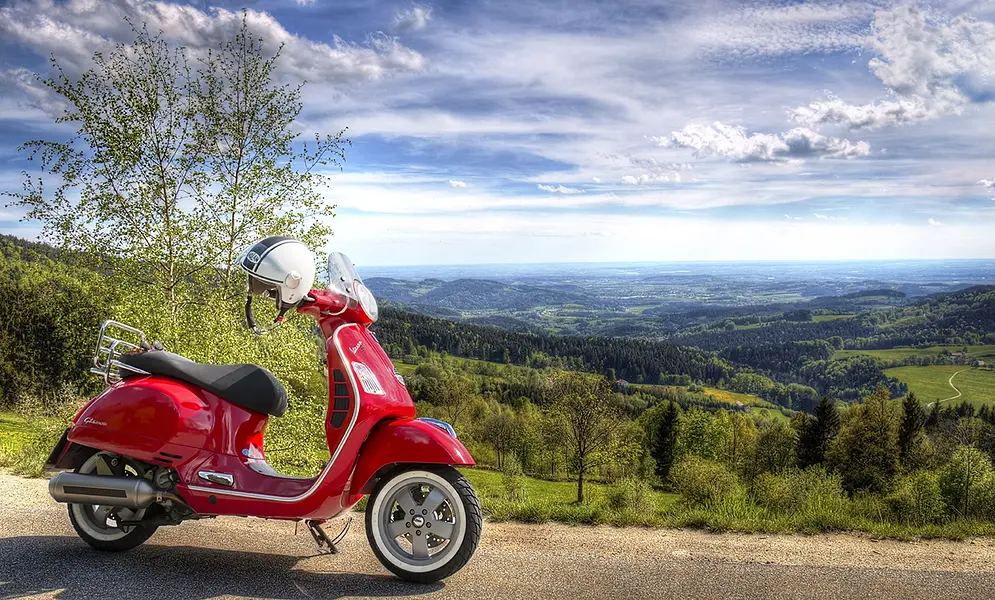 Auf einer Vespa in den Hügeln des Prosecco Superiore