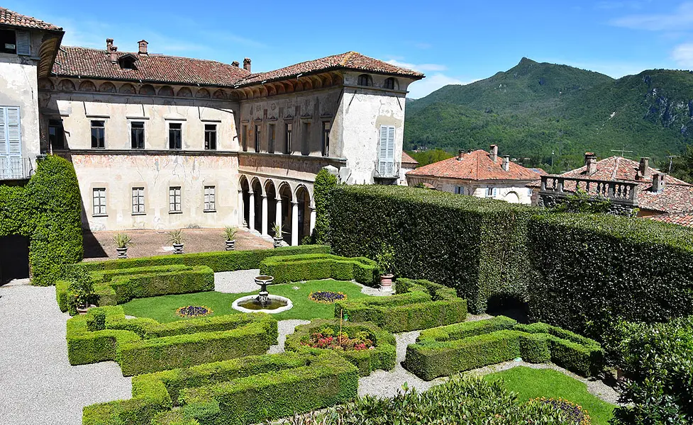 Villa Cicogna Mozzoni a Bisuschio