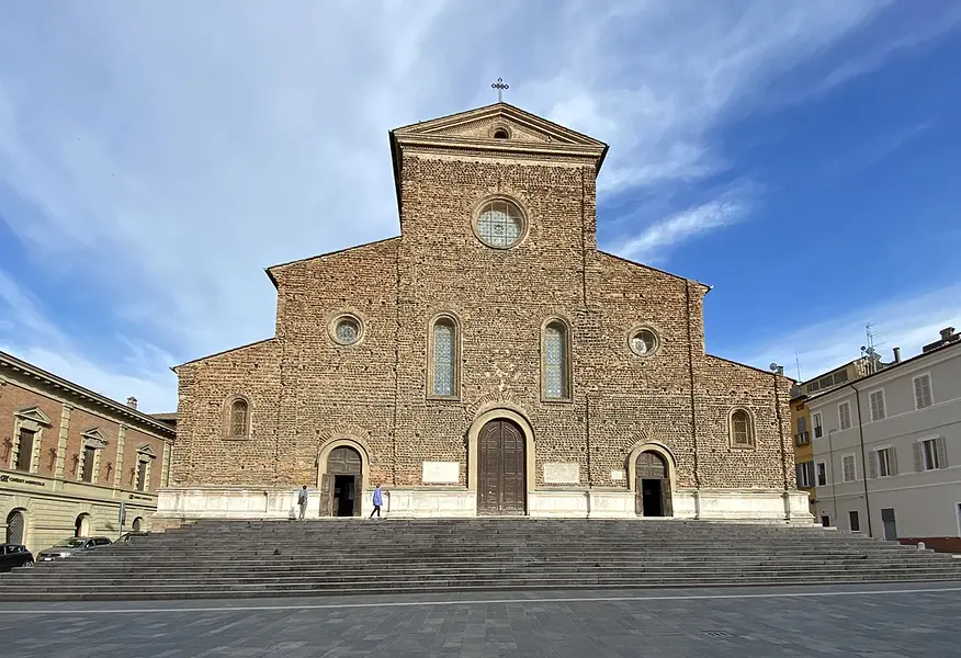 Die strenge Renaissance der Kathedrale von Faenza