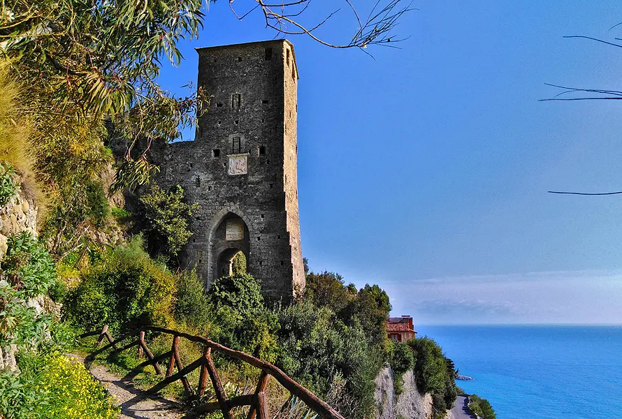 Porta Canarda, sulla secolare via d'accesso per Ventimiglia