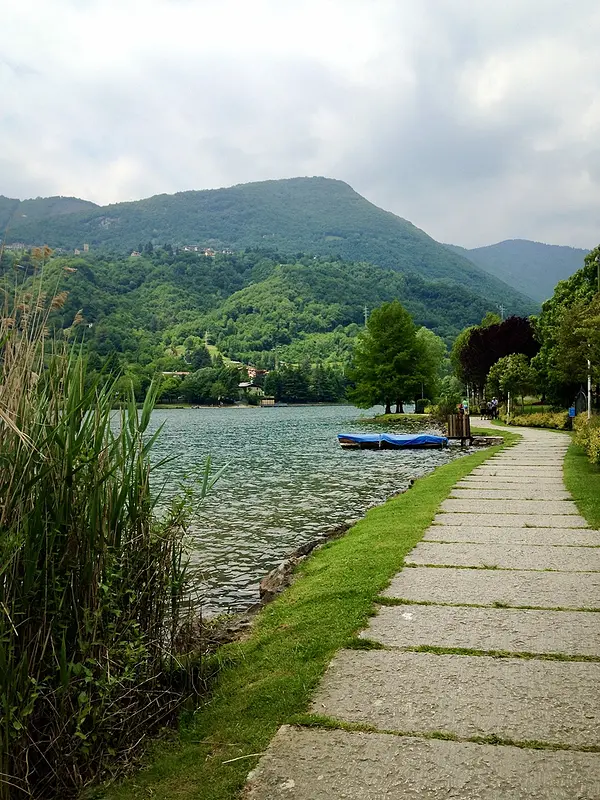 Endine un piccolo lago riserva naturale