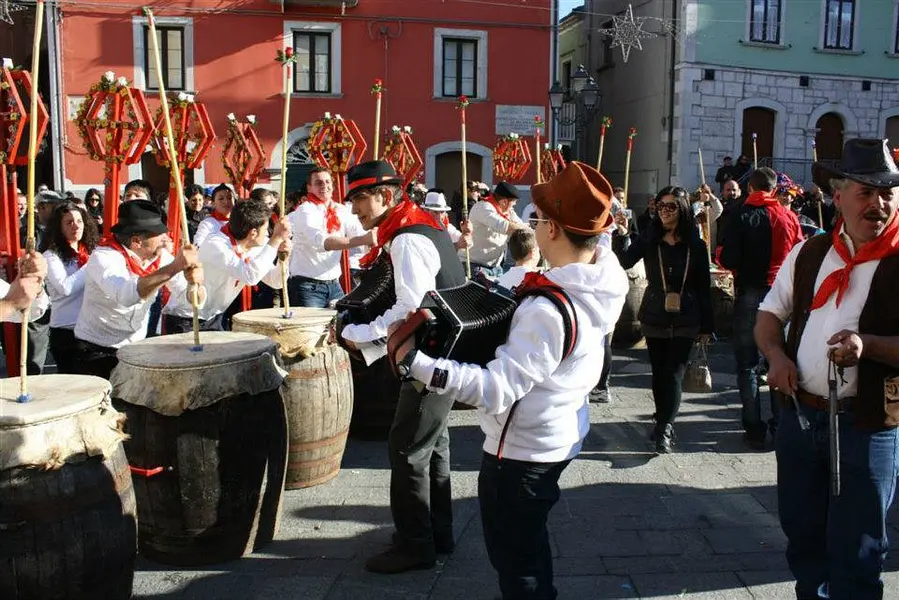 The auspicious serenades of the Bufù bands.
