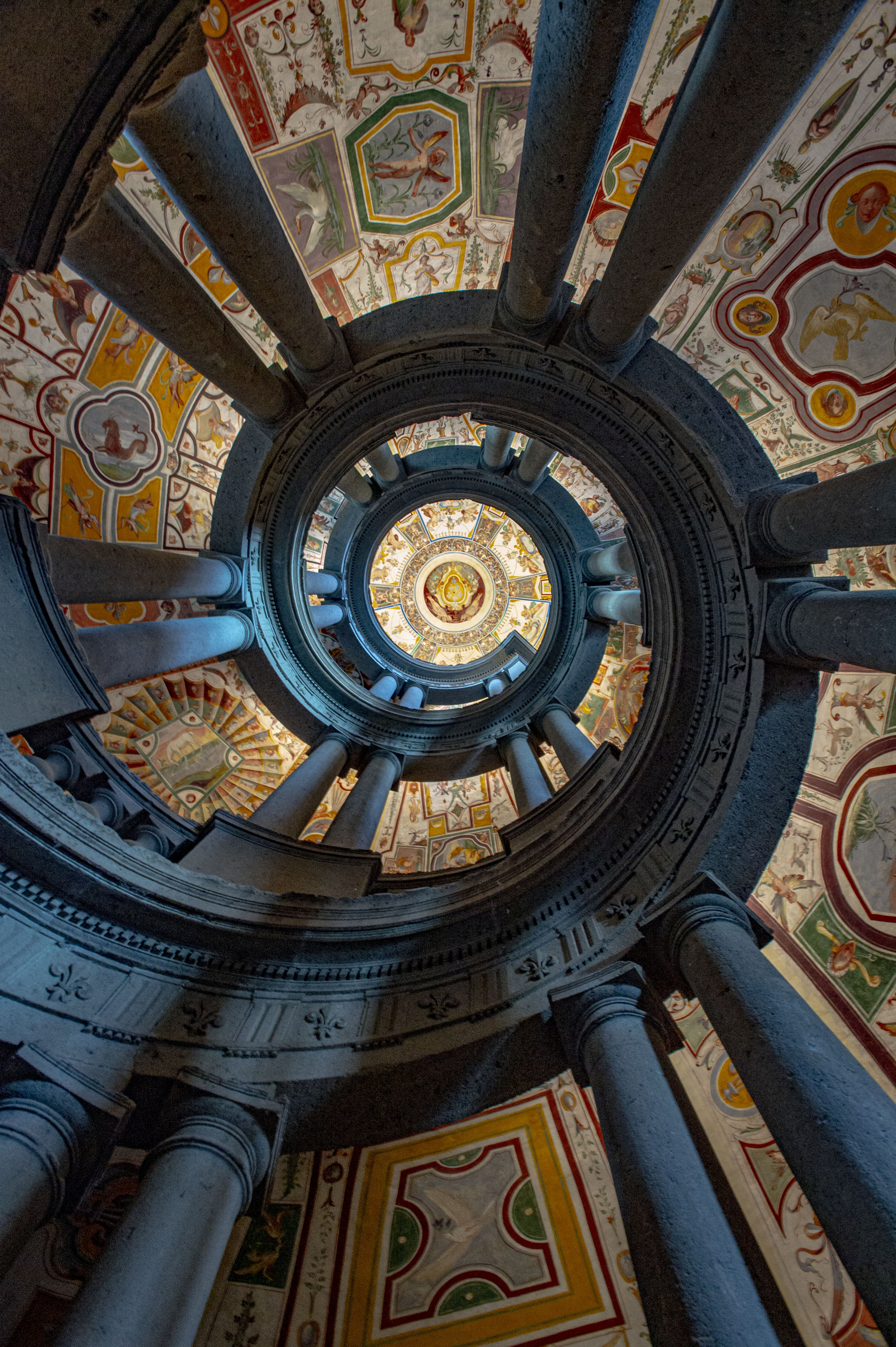 imagelo scalone nobile del palazzo Farnese a Caprarola