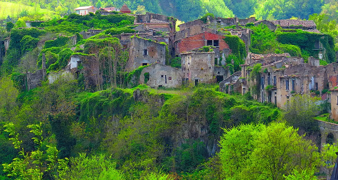 The ghost town of Tocco Caudio