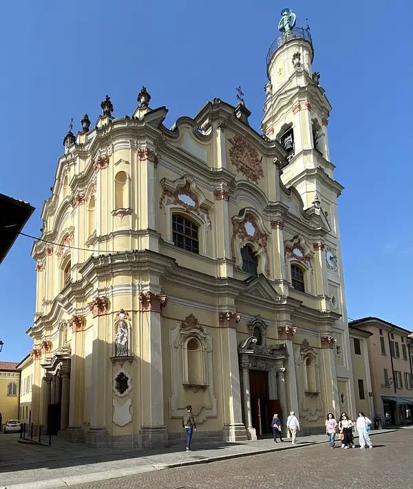 Die Heilige Dreifaltigkeit, die Kirche mit den zwei Fassaden