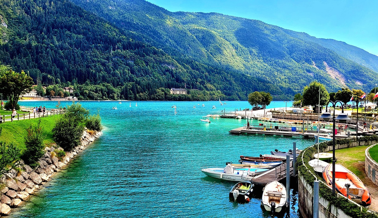 imageMolveno: visitare il borgo, il lago e l'Orso di Vaia di Martalar