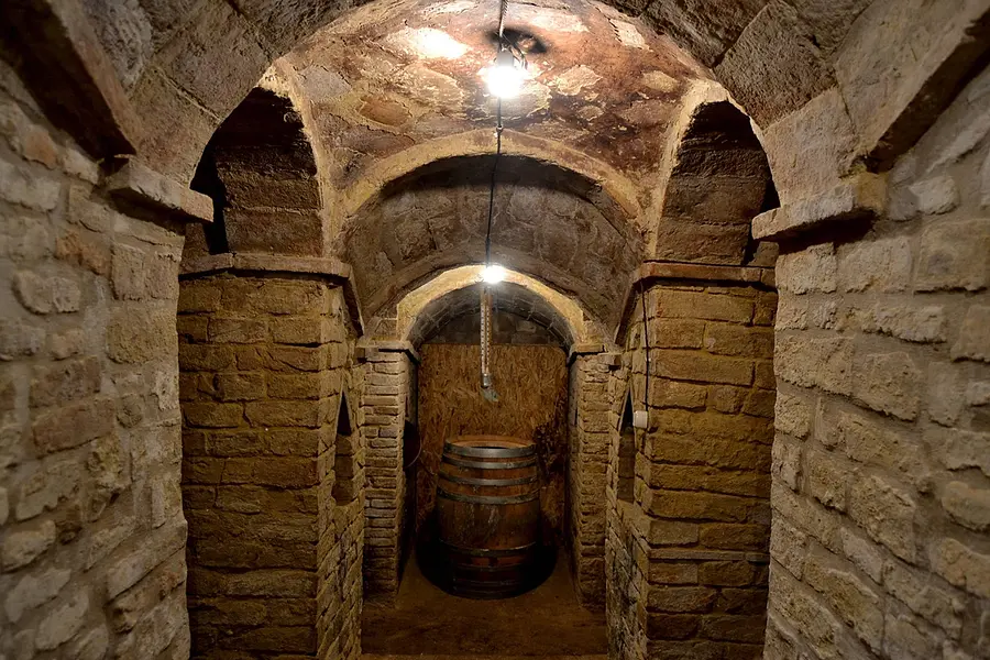 Discover and taste pecorino cheese in my renaissance cave