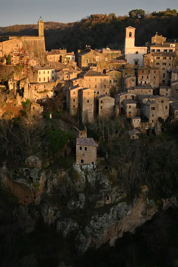 Sorano, the vie cave and the Cantina della Luce