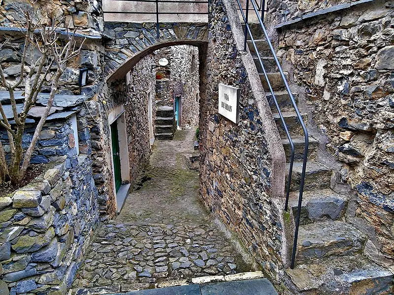 Borgo medievale di Colletta e la sua Rinascita Hi-Tech