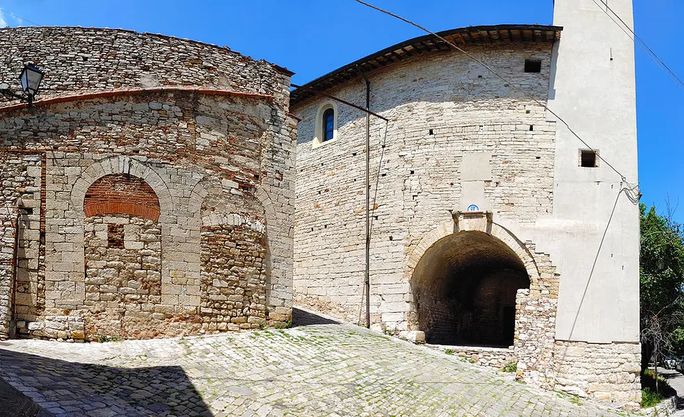 Il castello di Calenzano e il parco di Travalle