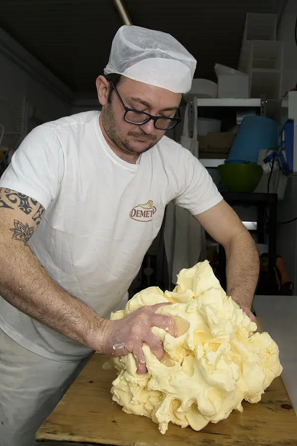 Molkerei-Workshop: Von der Milch zu Butter und Joghurt