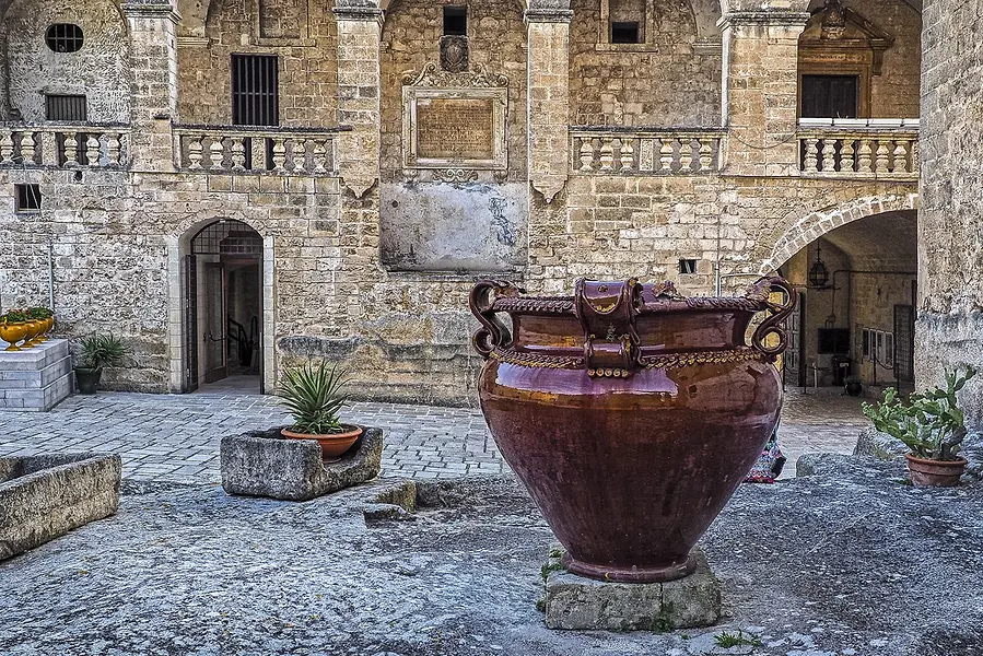 Il Museo delle Ceramiche a Grottaglie nel Castello Episcopio