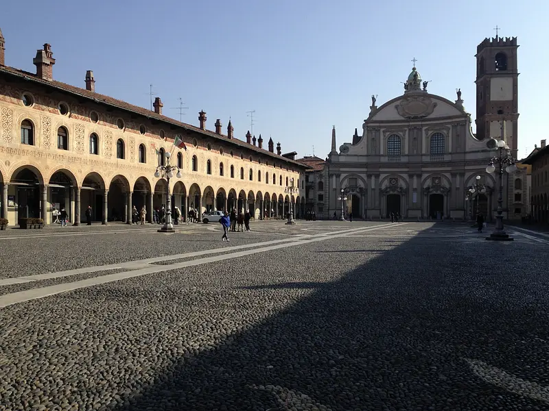 El encanto de la Plaza Ducal de Vigevano