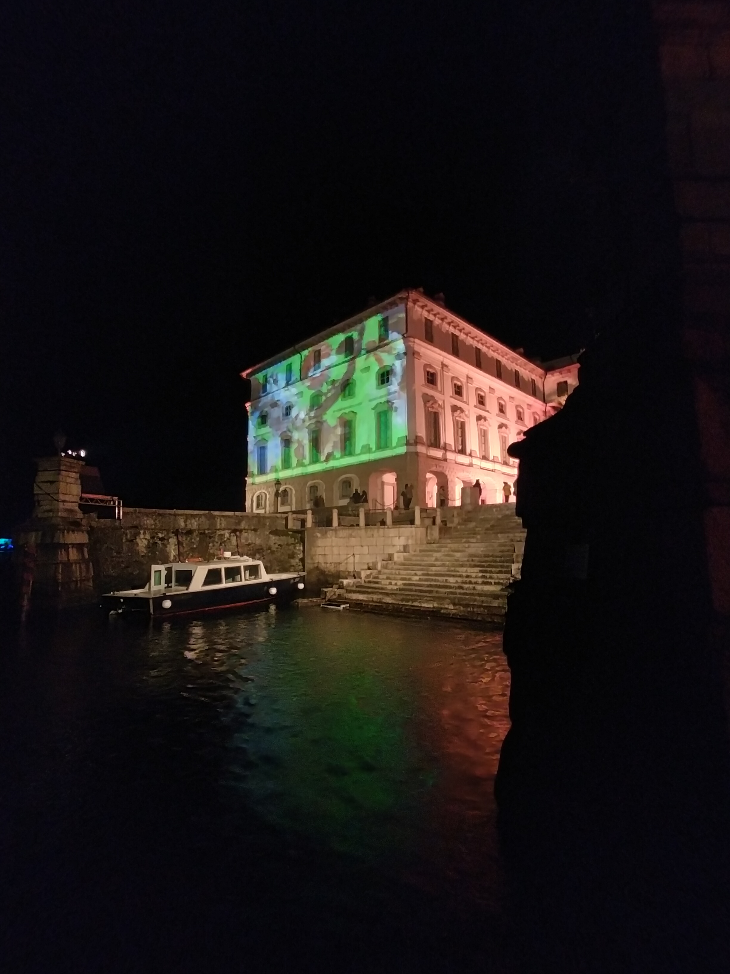 imageIsole di Luce sul lago Maggiore